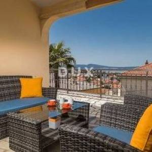 CRIKVENICA, SELCE - trosoban stan s pogledom na more