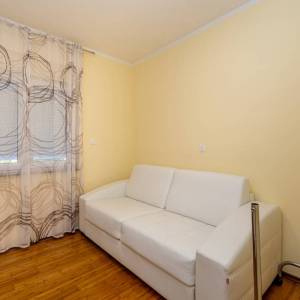 CRIKVENICA - Trosobni apartman s dnevnim boravkom i garažom