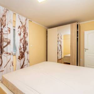 CRIKVENICA - Trosobni apartman s dnevnim boravkom i garažom