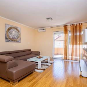 CRIKVENICA - Trosobni apartman s dnevnim boravkom i garažom