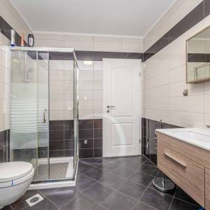 CRIKVENICA - Trosobni apartman s dnevnim boravkom i garažom