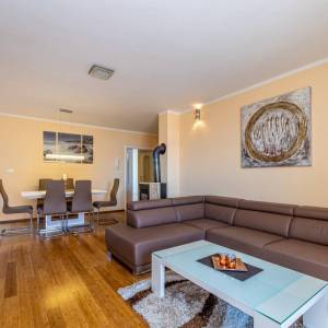 CRIKVENICA - Trosobni apartman s dnevnim boravkom i garažom