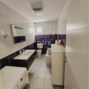 CRIKVENICA - Ugodan stan s pogledom na more i vlastitim parkingom