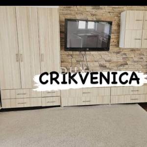 CRIKVENICA - Ugodan stan s pogledom na more i vlastitim parkingom