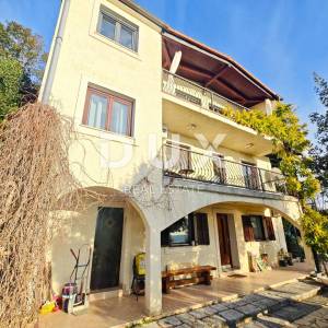 CRIKVENICA - Uređena kuća s dva apartmana, panoramski pogled!