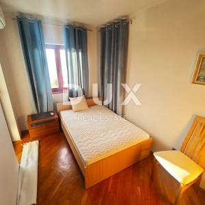 CRIKVENICA - Uređena kuća s dva apartmana, panoramski pogled!