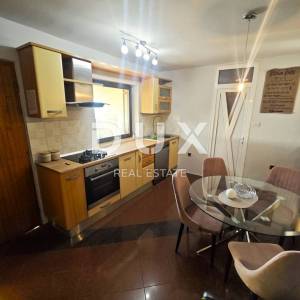 CRIKVENICA - Uređena kuća s dva apartmana, panoramski pogled!