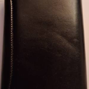 Crni kožni novčanik