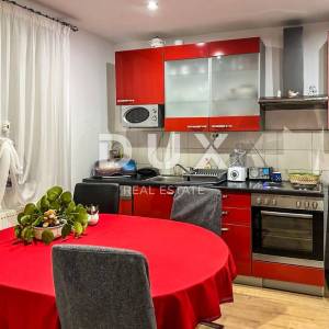 DELNICE, CENTAR-Kuća s dva apartmana i garažom