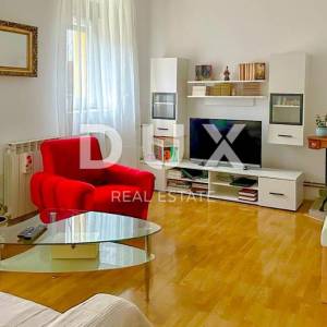 DELNICE, CENTAR-Kuća s dva apartmana i garažom