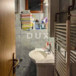 DELNICE, CENTAR-Kuća s dva apartmana i garažom