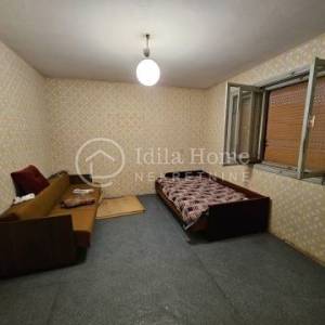 Desinić/manja kuća sa 2000m2 ravnog zemljišta