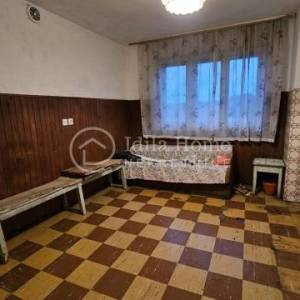 Desinić/manja kuća sa 2000m2 ravnog zemljišta