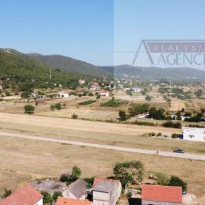 Dicmo najam građevinskog zemljišta 5378 m2 - novo u ponudi