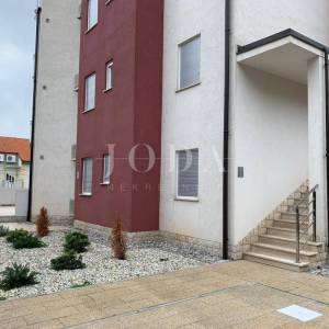 DRAMALJ, dvosobni stan u prizemlju 200m od mora