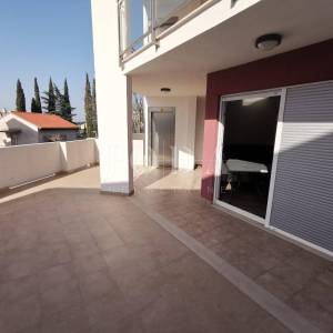 DRAMALJ, dvosobni stan u prizemlju 200m od mora