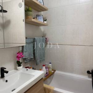 Drenova - Stan u prizemlju s posebnim ulazom i zimskim vrtom 