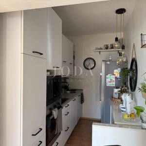 Drenova - Stan u prizemlju s posebnim ulazom i zimskim vrtom 