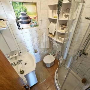 Dva apartmana s velikom okućnicom, 1.RED DO MORA - Vir