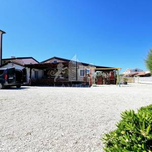 Dva apartmana s velikom okućnicom, 1.RED DO MORA - Vir