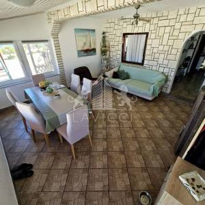 Dva apartmana s velikom okućnicom, 1.RED DO MORA - Vir