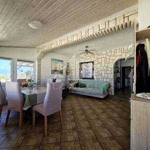 Dva apartmana s velikom okućnicom, 1.RED DO MORA - Vir