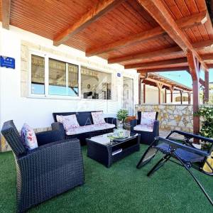 Dva apartmana s velikom okućnicom, 1.RED DO MORA - Vir