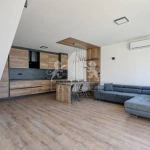 Dvoetažna kuća s vrtom i 3 sobe, 450 m od mora – Privlaka