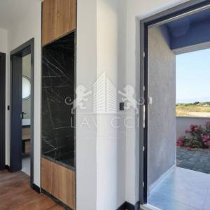 Dvoetažna kuća s vrtom i 3 sobe, 450 m od mora – Privlaka