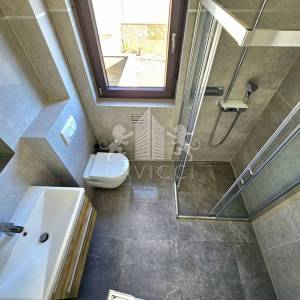 Dvoetažni apartman s krovnom terasom i pogledom na more - Petrčane