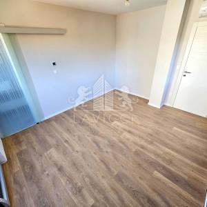 Dvoetažni apartman s krovnom terasom i pogledom na more - Petrčane