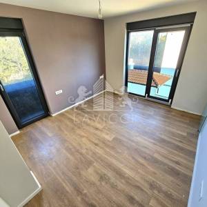 Dvoetažni apartman s krovnom terasom i pogledom na more - Petrčane