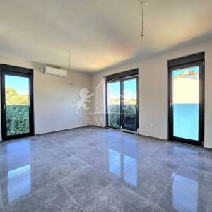 Dvoetažni apartman s krovnom terasom i pogledom na more - Petrčane