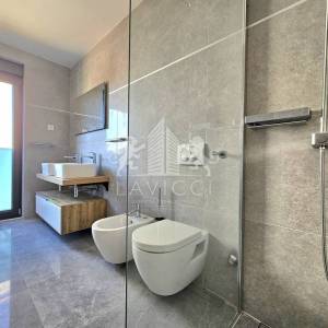 Dvoetažni apartman s krovnom terasom i pogledom na more - Petrčane