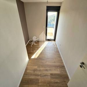 Dvoetažni apartman s krovnom terasom i pogledom na more - Petrčane