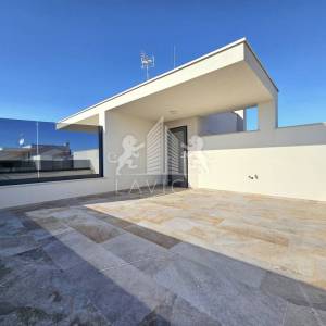 Dvoetažni apartman s krovnom terasom i pogledom na more - Petrčane