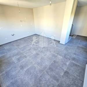 Dvoetažni apartman s krovnom terasom i pogledom na more - Petrčane