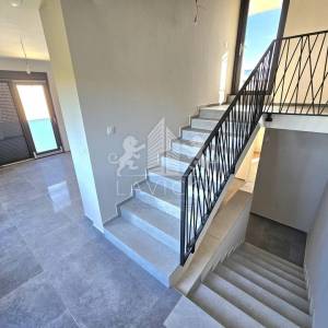 Dvoetažni apartman s krovnom terasom i pogledom na more - Petrčane