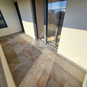 Dvoetažni apartman s krovnom terasom i pogledom na more - Petrčane