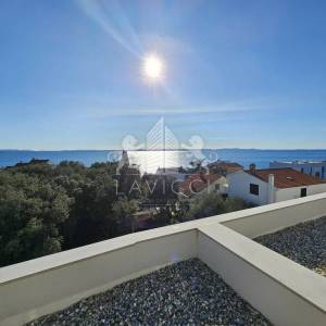 Dvoetažni apartman s krovnom terasom i pogledom na more - Petrčane