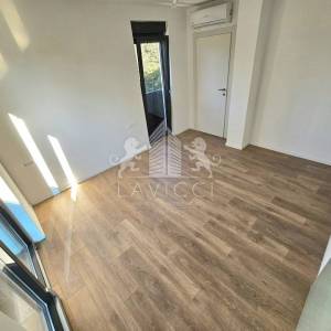 Dvoetažni apartman s krovnom terasom i pogledom na more - Petrčane