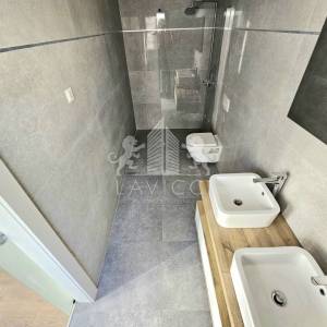 Dvoetažni apartman s krovnom terasom i pogledom na more - Petrčane