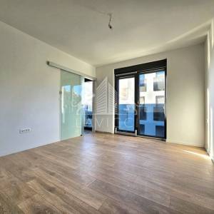 Dvoetažni apartman s krovnom terasom i pogledom na more - Petrčane