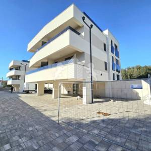 Dvoetažni apartman s krovnom terasom i pogledom na more - Petrčane