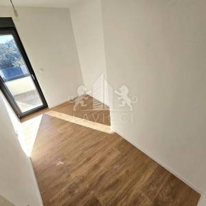 Dvoetažni apartman s krovnom terasom i pogledom na more - Petrčane