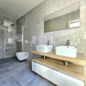 Dvoetažni apartman s krovnom terasom i pogledom na more - Petrčane