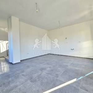 Dvoetažni apartman s krovnom terasom i pogledom na more - Petrčane