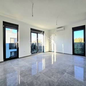 Dvoetažni apartman s krovnom terasom i pogledom na more - Petrčane