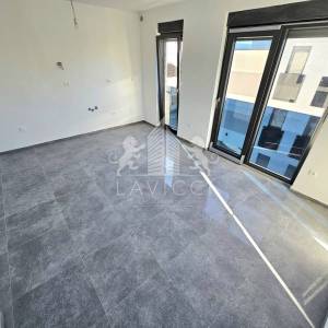 Dvoetažni apartman s krovnom terasom i pogledom na more - Petrčane