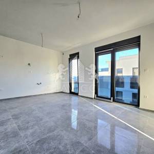 Dvoetažni apartman s krovnom terasom i pogledom na more - Petrčane